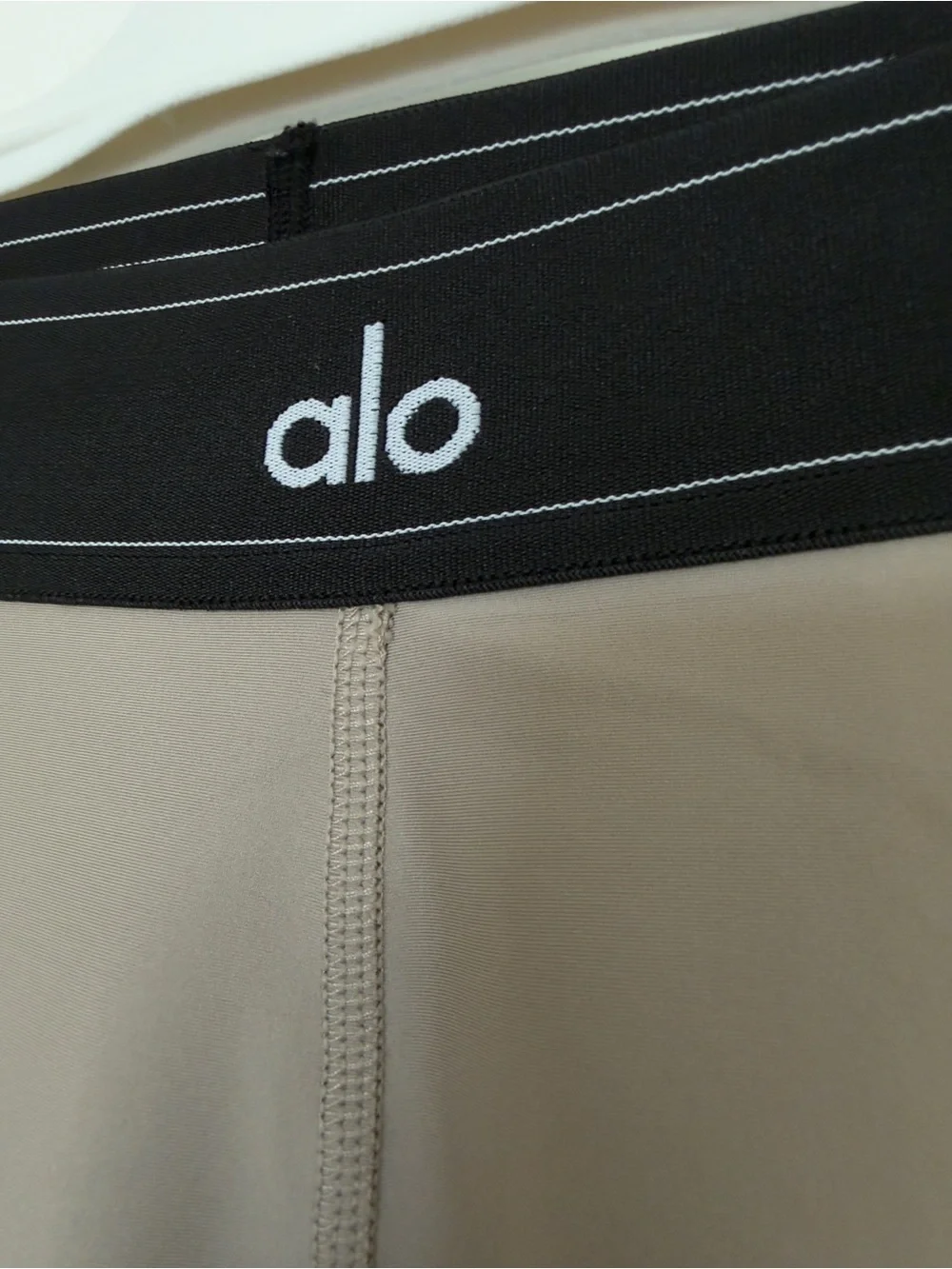 ALO Yoga - Airlift High Waist Suit Up Legging - Beige